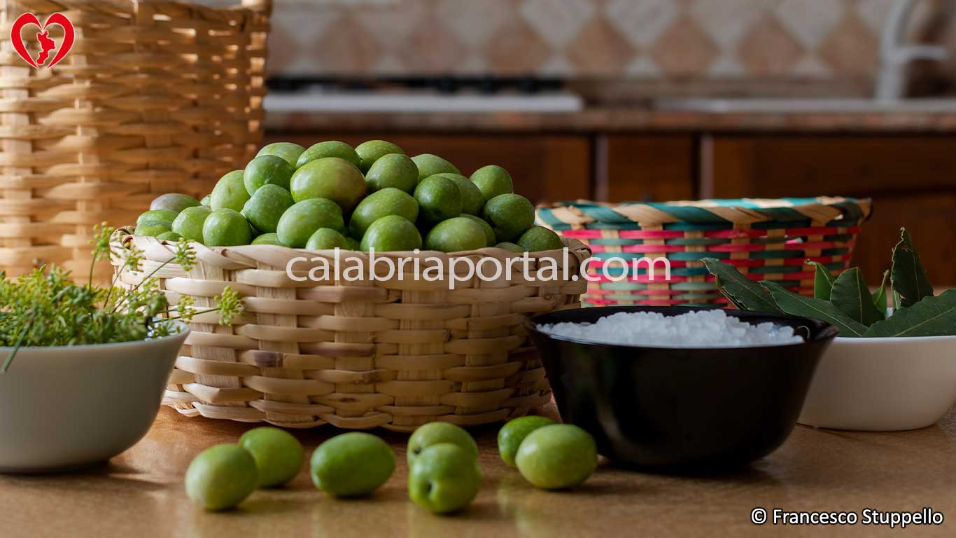 Ricetta delle Olive in Salamoia alla Calabrese: gli ingredienti
