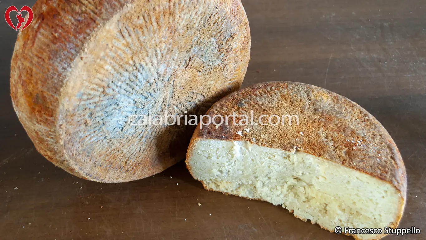 Canestrato della Calabria: tipico formaggio calabrese