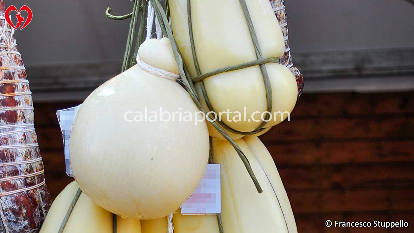 Provola della Calabria: tipico formaggio calabrese