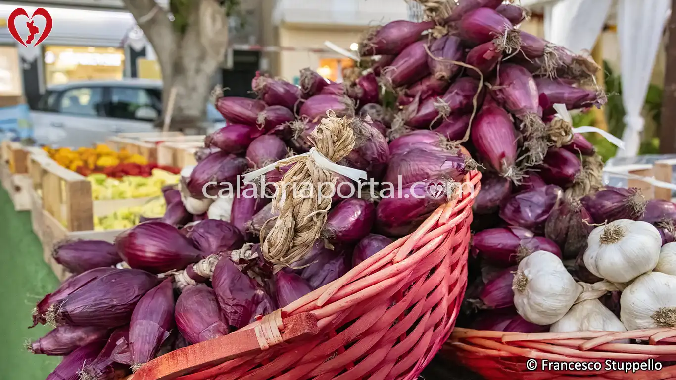 Cesta di Cipolle Rosse di Tropea Cesta di Cipolle Rosse di Tropea