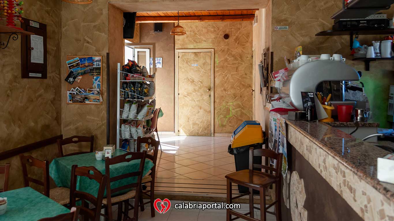 Bar "A Chiazza" a Santa Domenica Talao winebar, gelateria, pub