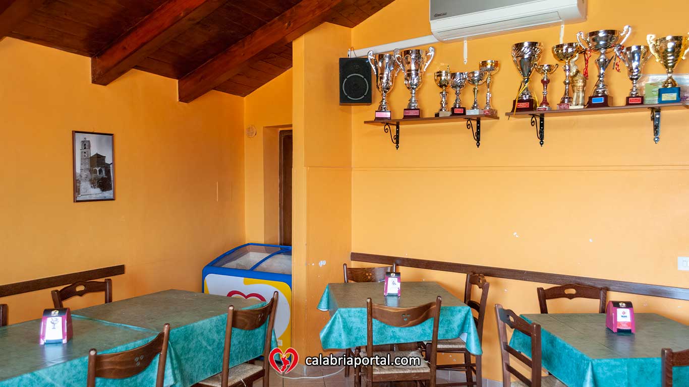 Bar "A Chiazza" a Santa Domenica Talao winebar, gelateria, pub