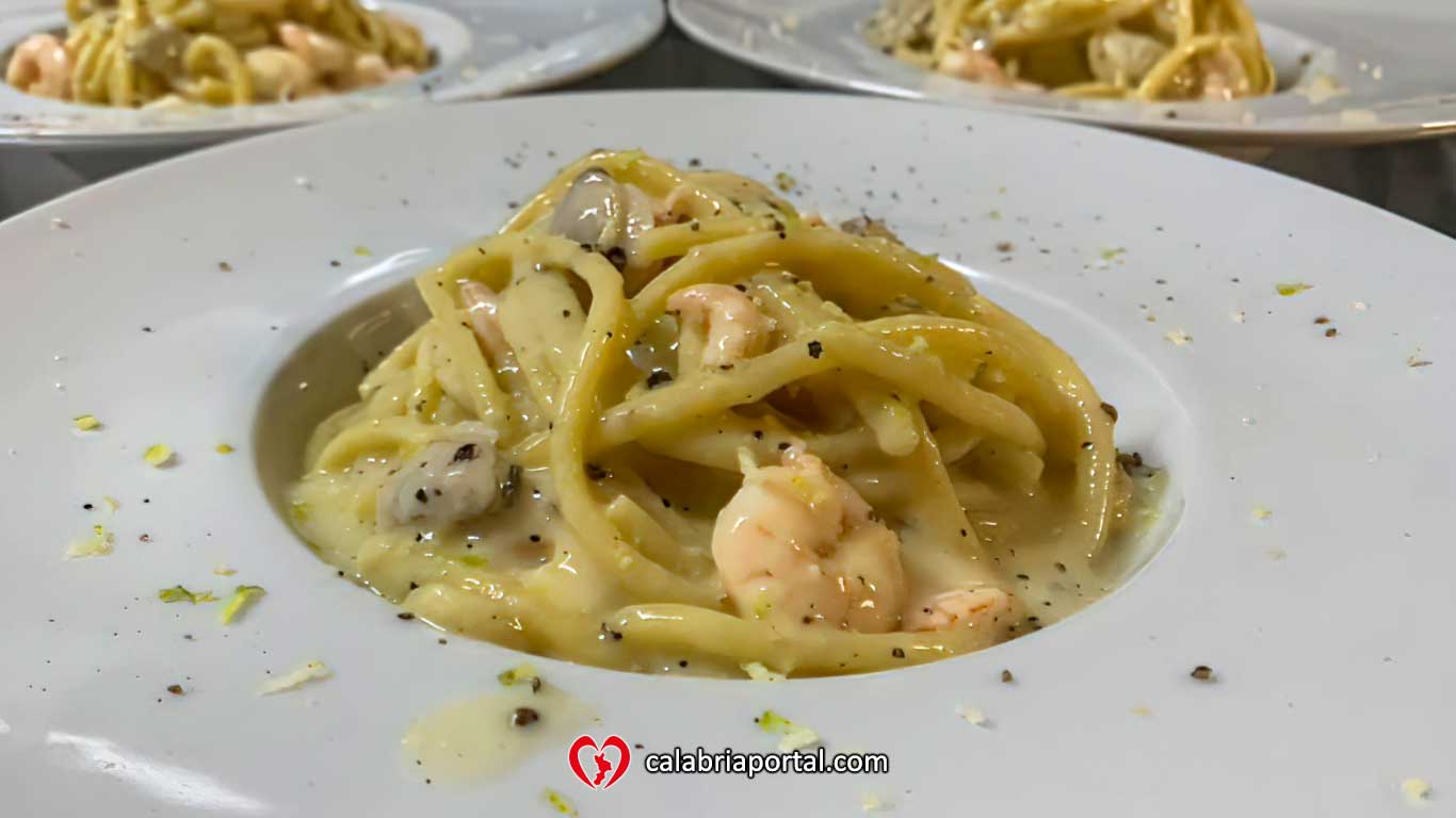 Primo piatto di pasta fresca ai frutti di mare - Elite Restaurant Cetraro
