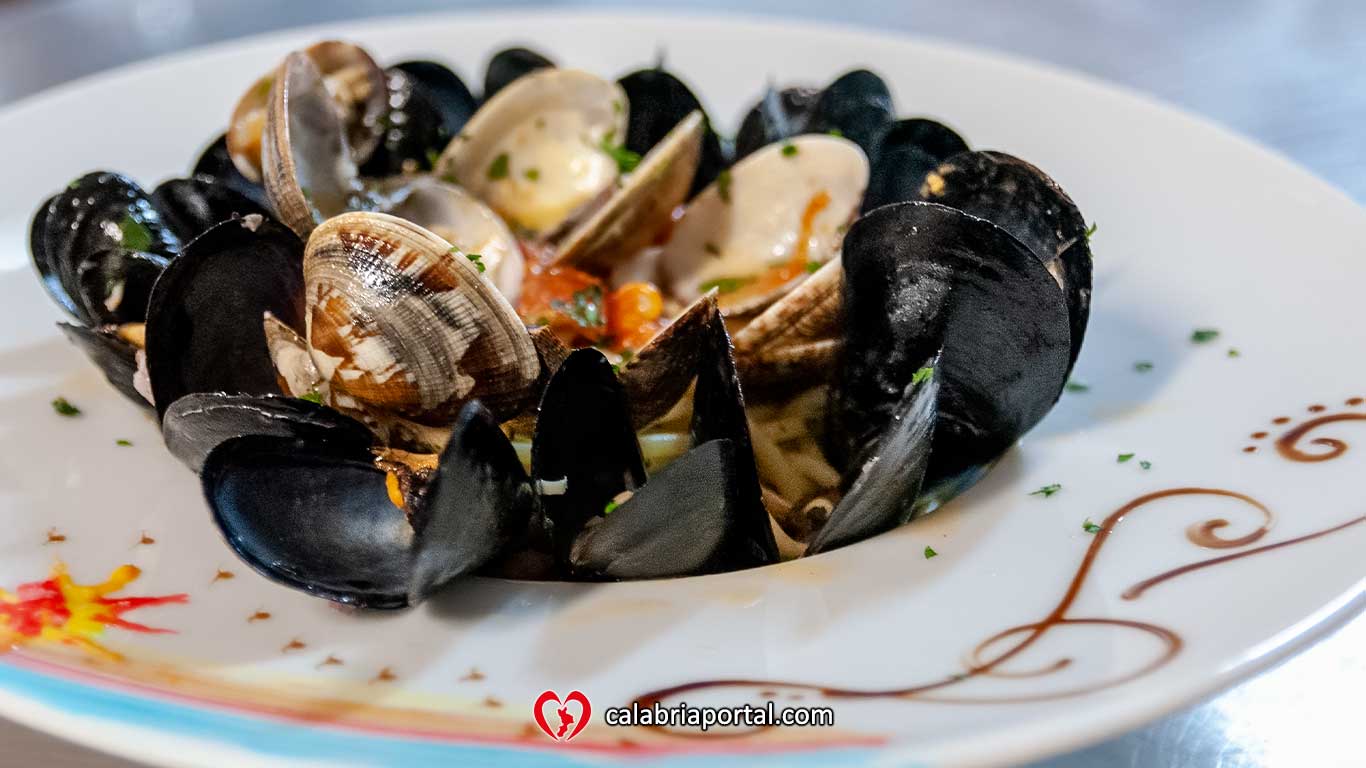 Sauté di cozze freschissime e crostini - Elite Restaurant Cetraro