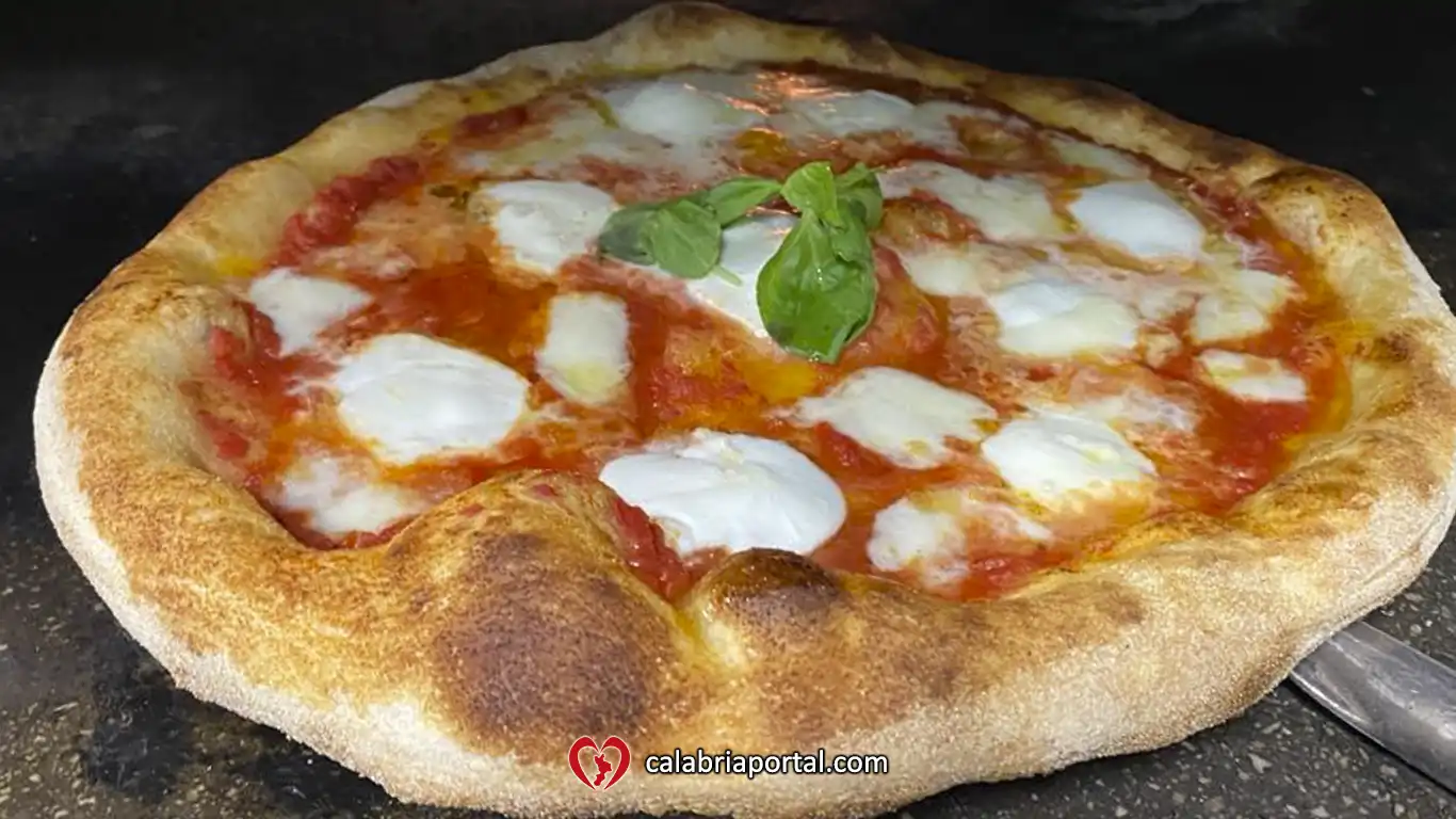 Pizza gourmet con ingredienti freschi - Elite Restaurant Cetraro