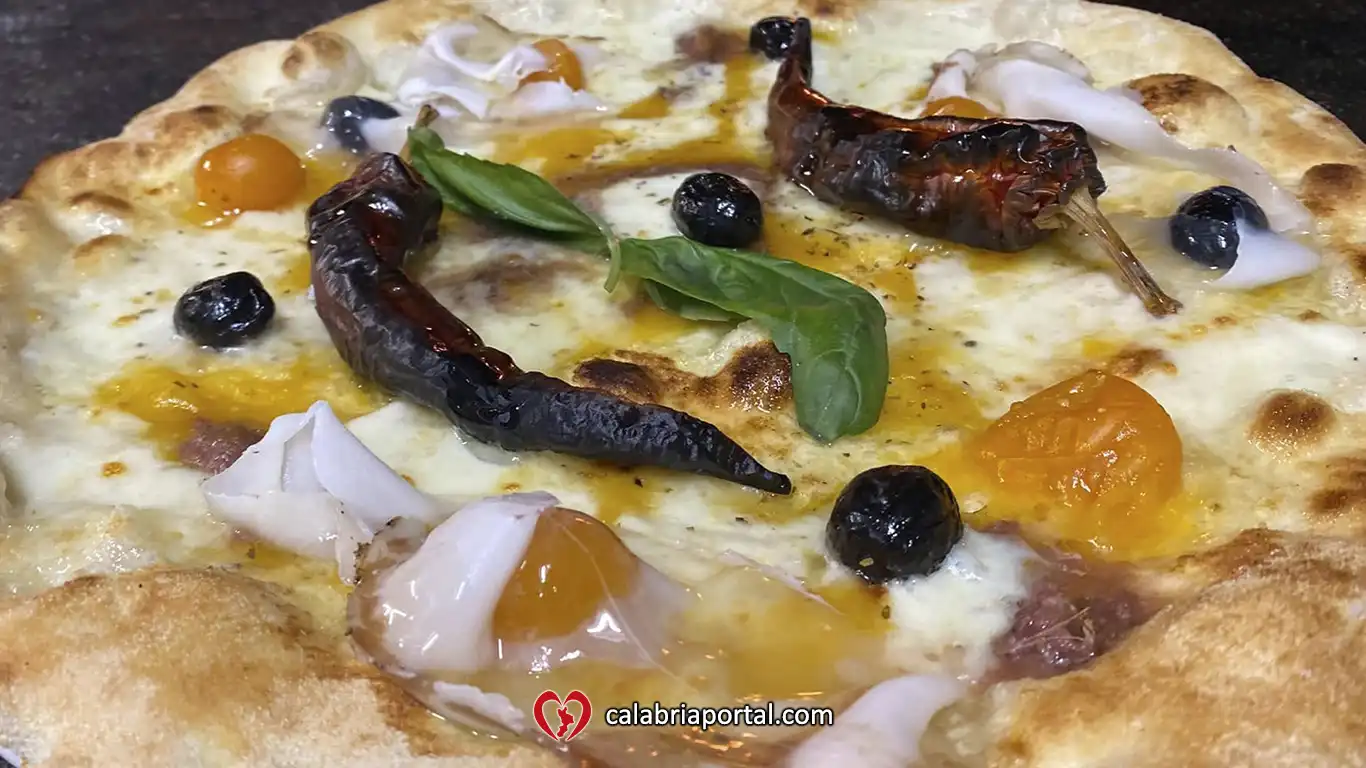 Pizza con profumi e sapori locali - Elite Restaurant Cetraro