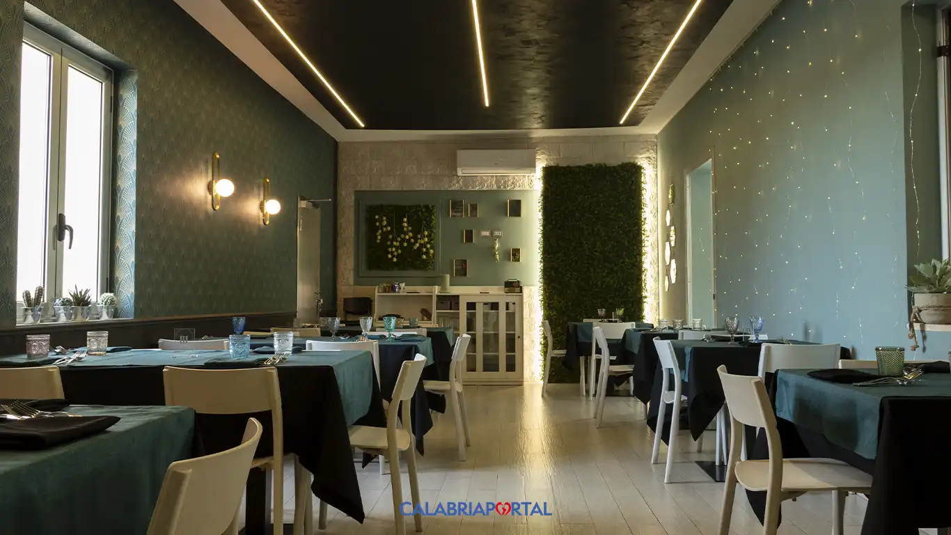 Atmosfera accogliente e tavoli pronti per gli ospiti - Elite Restaurant Cetraro