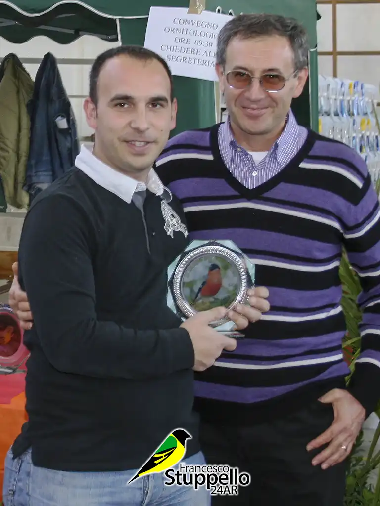 2011: Il Salone dei Fringillidi, Paola, con Domenico Carlomagno (in premiazione) per i Migliori 6 Ciuffolotti