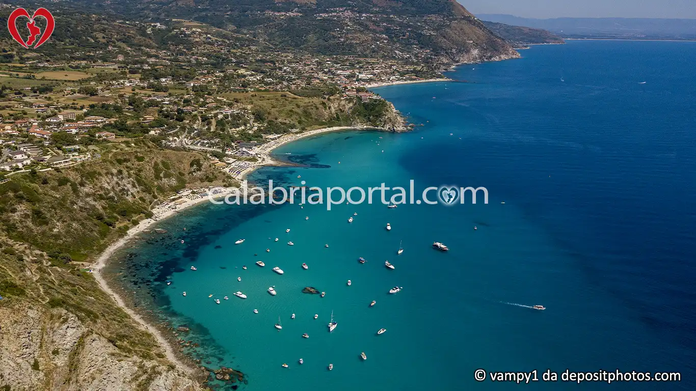 Scorcio Panoramico di Grotticelle nella Costa di Dei