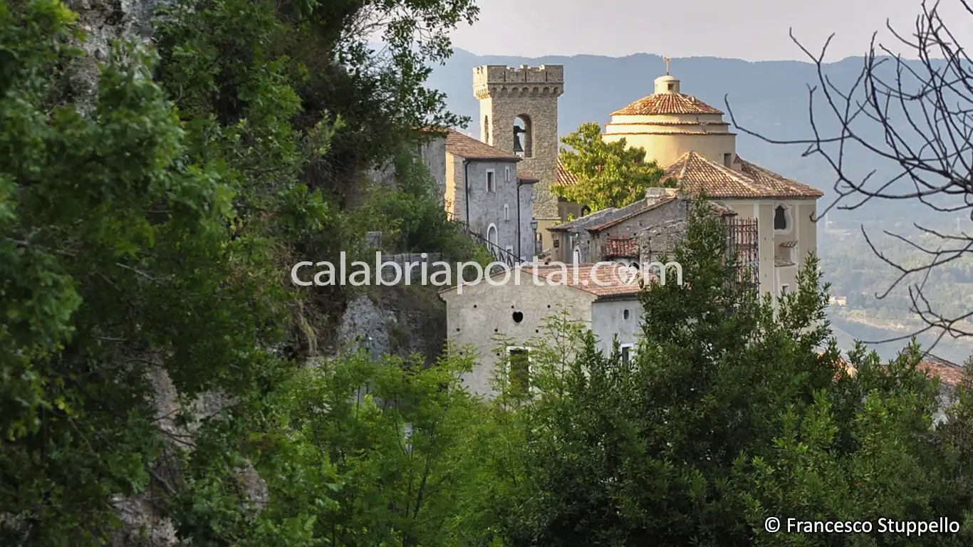 Scorcio dell'Antico Abitato di Laino Castello Scorcio dell'Antico Abitato di Laino Castello