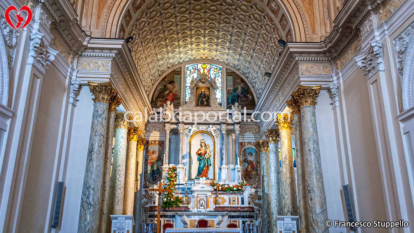 Santuario Basilica di Maria SS. delle Grazie della Quercia di Visora a Conflenti (CZ) Santuario Basilica di Maria SS. delle Grazie della Quercia di Visora a Conflenti (CZ)