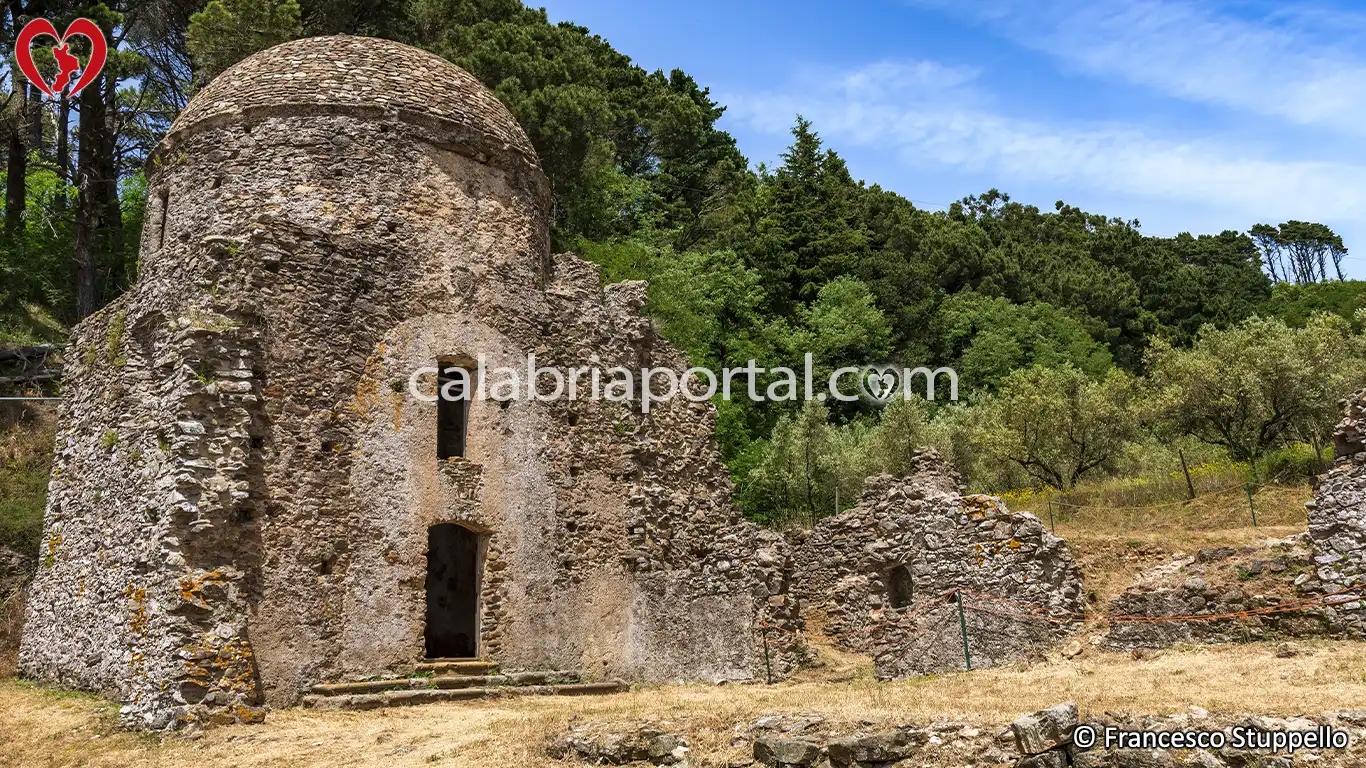 Eremo di Sant'Elia il Vecchio a Curinga (CZ) Eremo di Sant'Elia il Vecchio a Curinga (CZ)