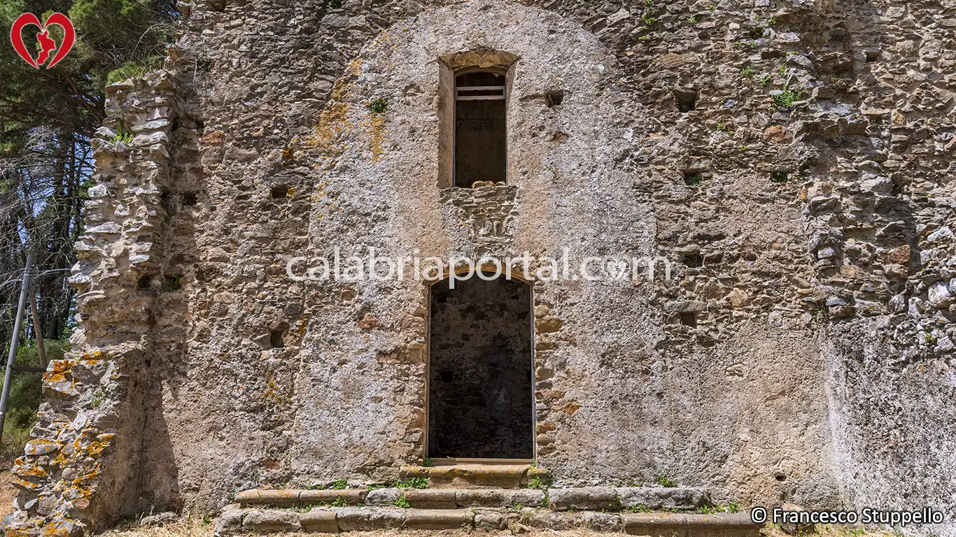 Eremo di Sant'Elia il Vecchio a Curinga (CZ) Eremo di Sant'Elia il Vecchio a Curinga (CZ)