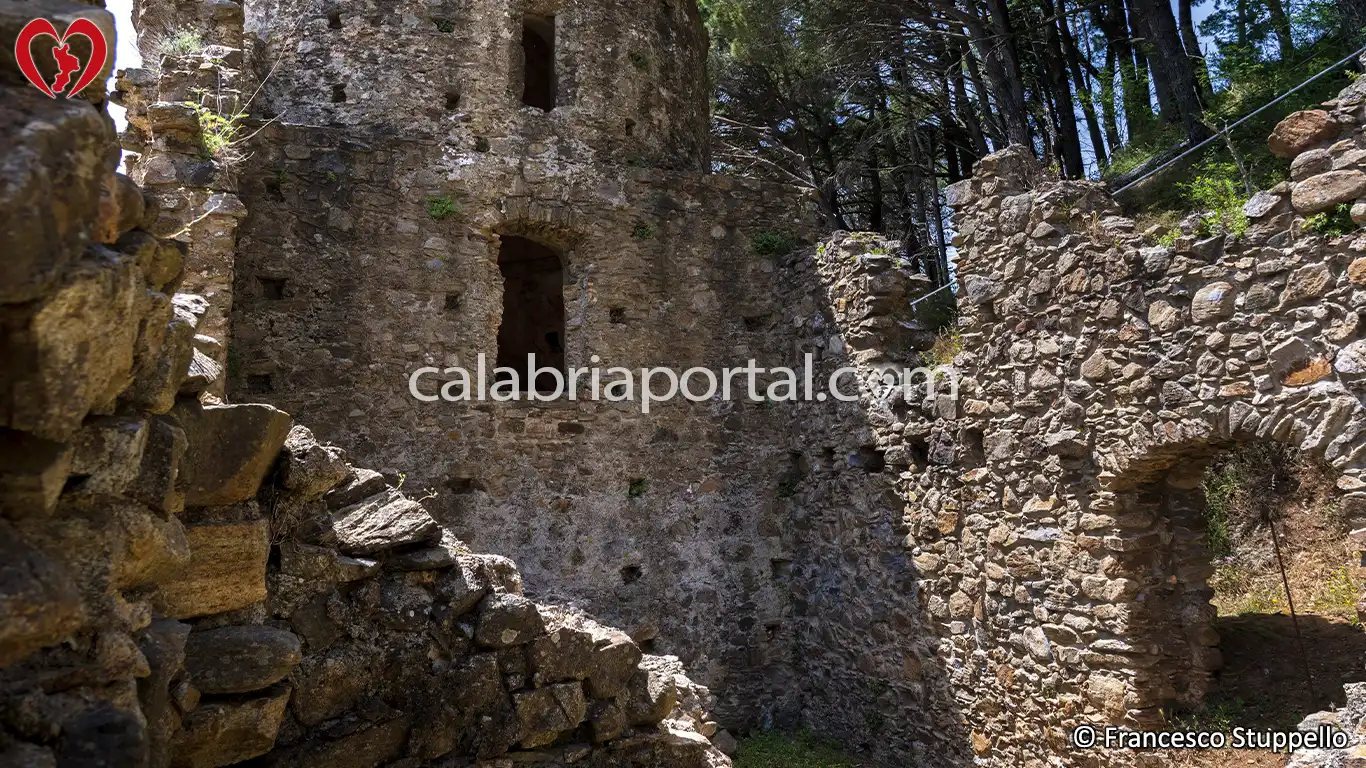 Eremo di Sant'Elia il Vecchio a Curinga (CZ) Eremo di Sant'Elia il Vecchio a Curinga (CZ)