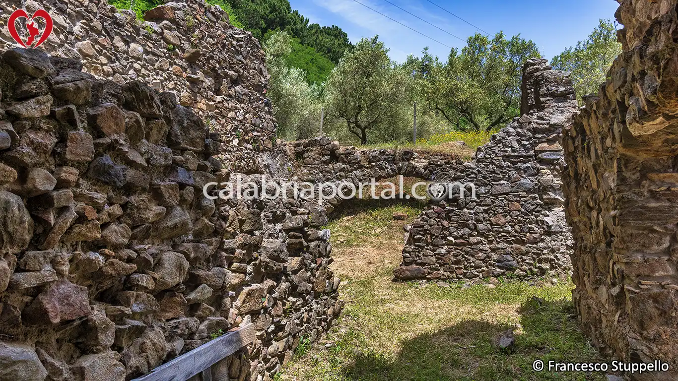 Eremo di Sant'Elia il Vecchio a Curinga (CZ) Eremo di Sant'Elia il Vecchio a Curinga (CZ)