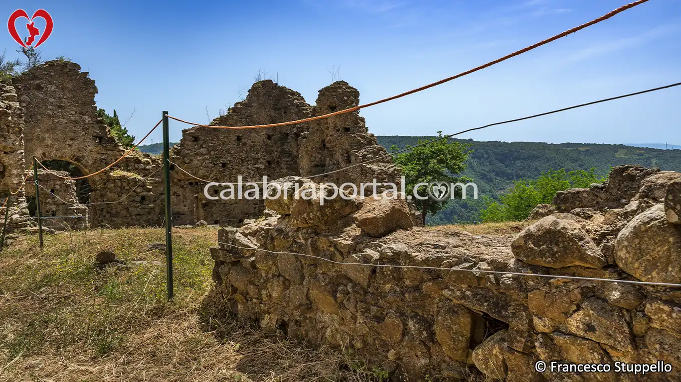 Eremo di Sant'Elia il Vecchio a Curinga (CZ) Eremo di Sant'Elia il Vecchio a Curinga (CZ)