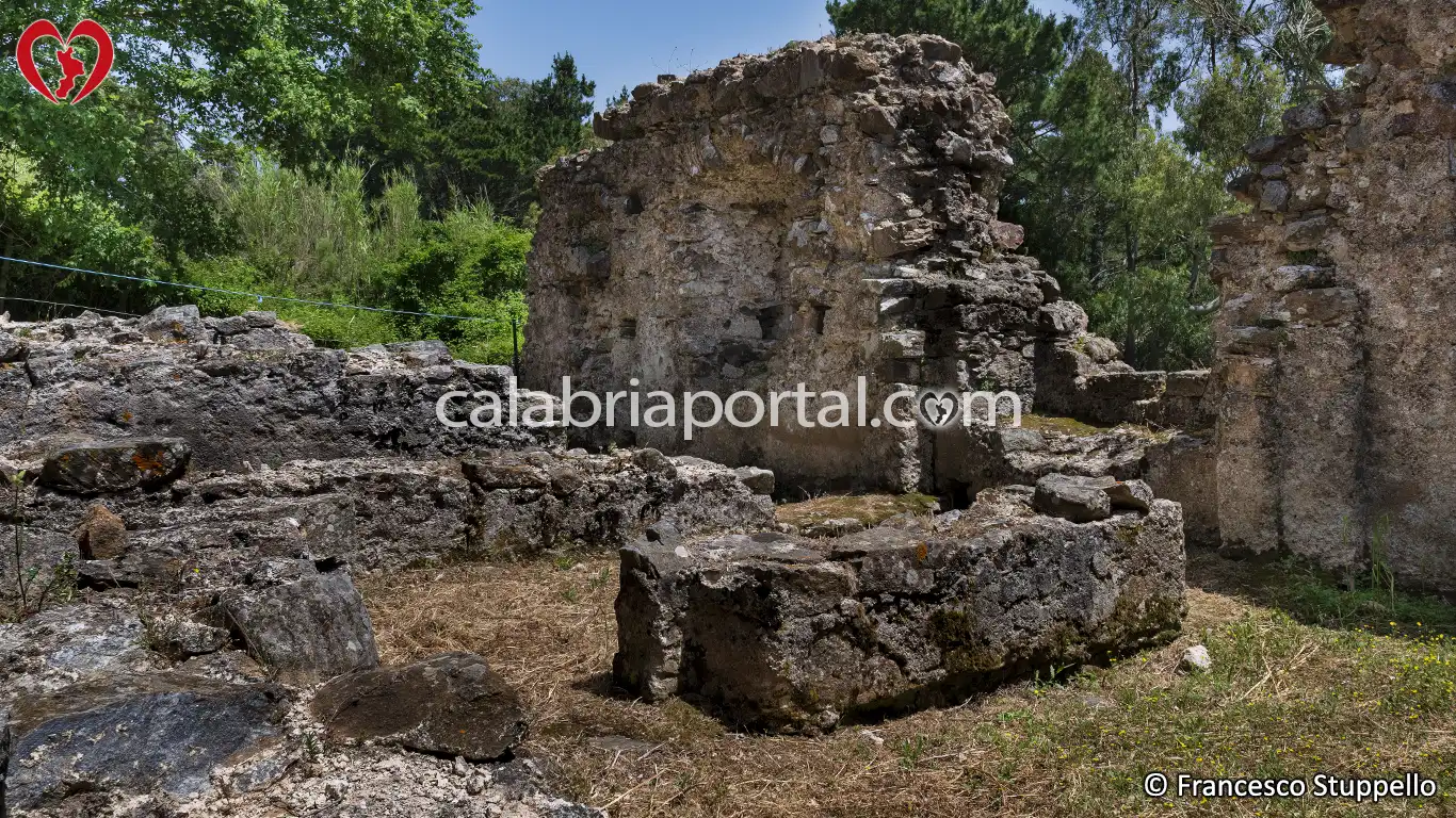 Eremo di Sant'Elia il Vecchio a Curinga (CZ) Eremo di Sant'Elia il Vecchio a Curinga (CZ)