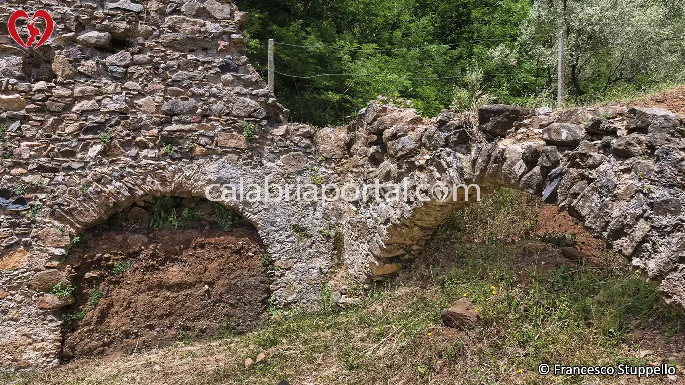 Eremo di Sant'Elia il Vecchio a Curinga (CZ) Eremo di Sant'Elia il Vecchio a Curinga (CZ)