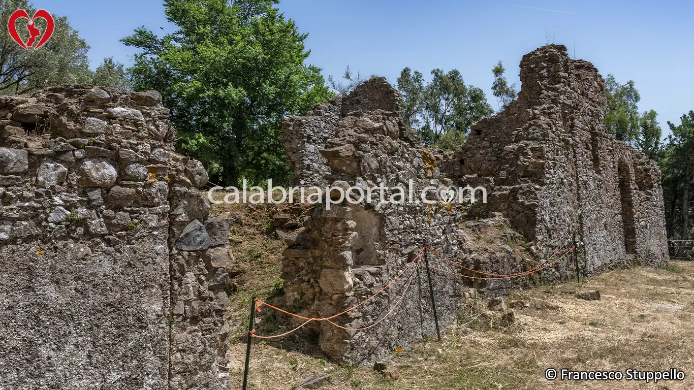 Eremo di Sant'Elia il Vecchio a Curinga (CZ) Eremo di Sant'Elia il Vecchio a Curinga (CZ)