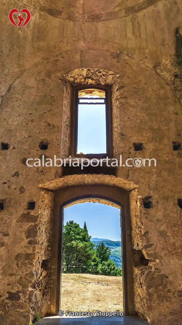Eremo di Sant'Elia il Vecchio a Curinga (CZ) Eremo di Sant'Elia il Vecchio a Curinga (CZ)
