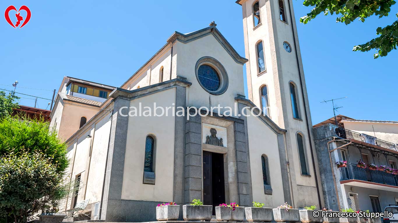 Chiesa del Sacro Cuore di Gesù a Martirano Lombardo (CZ) Chiesa del Sacro Cuore di Gesù a Martirano Lombardo (CZ)