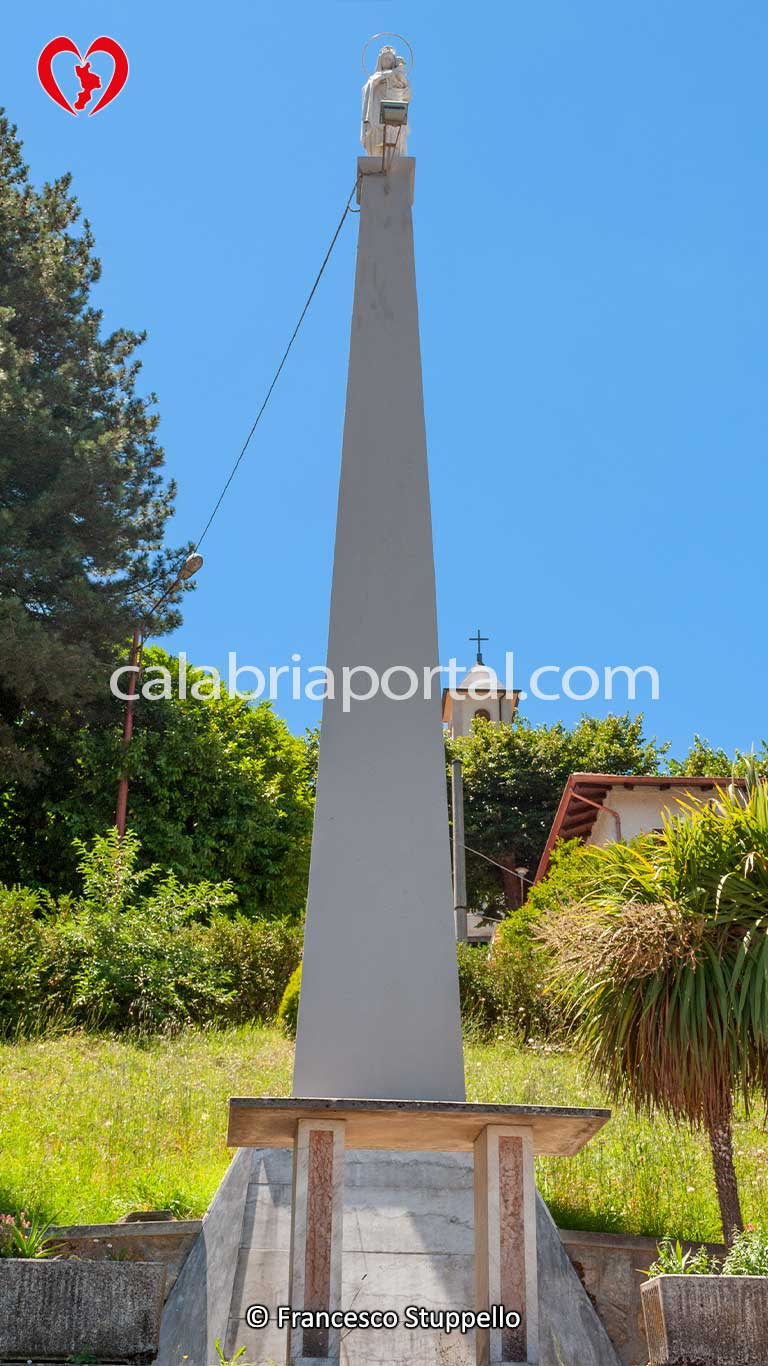 Monumento alla Vergine Maria a Martirano Lombardo (CZ) Monumento alla Vergine Maria a Martirano Lombardo (CZ)