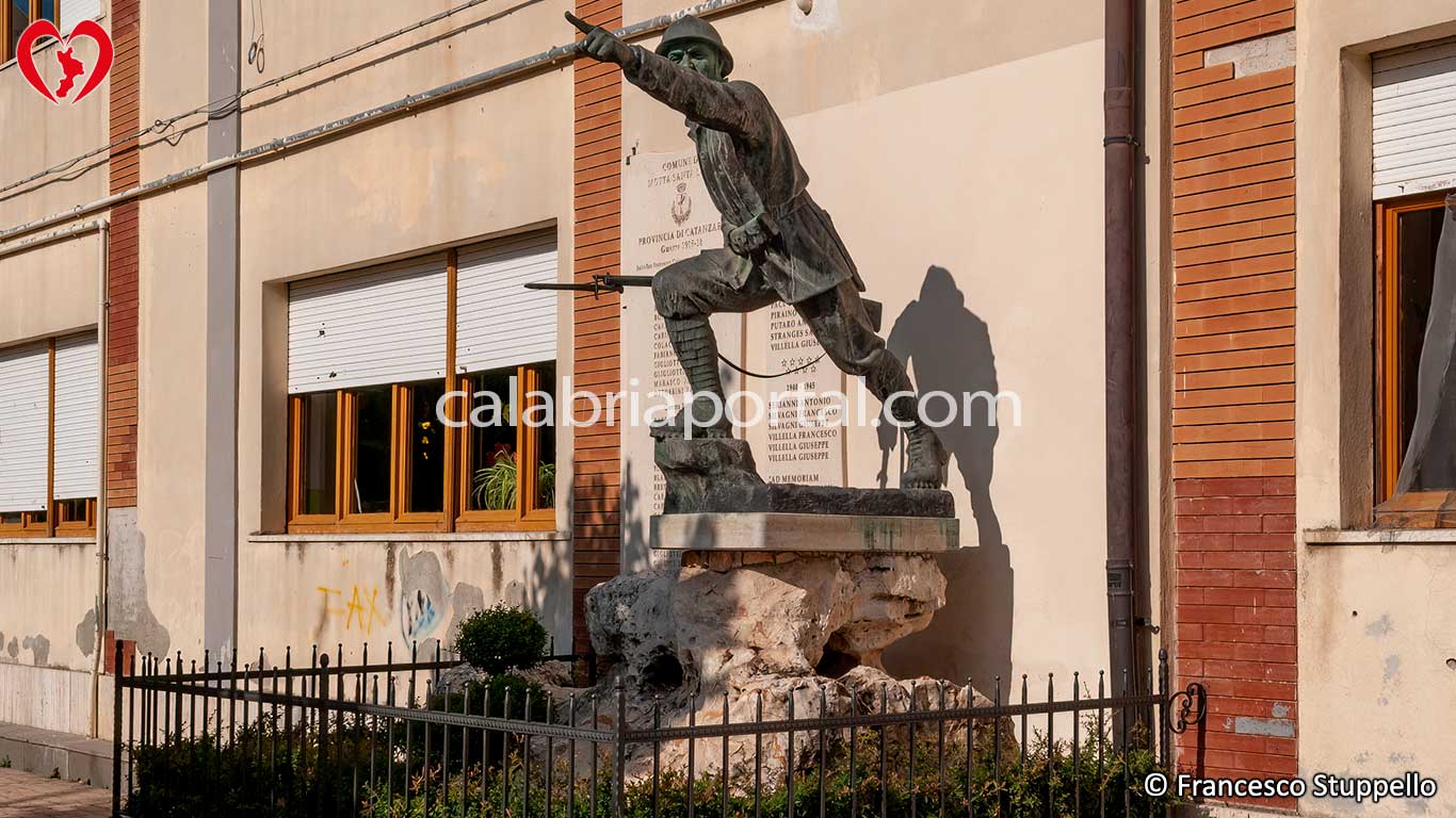 Monumento ai Caduti per la Patria di Motta Santa Lucia (CZ)