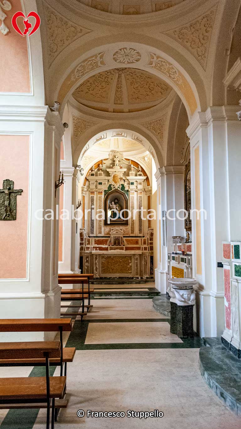 Chiesa di San Tommaso a San Mango d'Aquino (CZ) Chiesa di San Tommaso a San Mango d'Aquino (CZ)