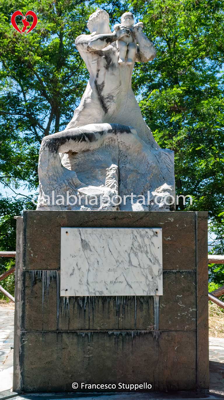 Monumento "Inno alla Vita" in Memoria dei Giudici Falcone e Borsellino a San Mango d'Aquino (CZ) Monumento "Inno alla Vita" in Memoria dei Giudici Falcone e Borsellino a San Mango d'Aquino (CZ)