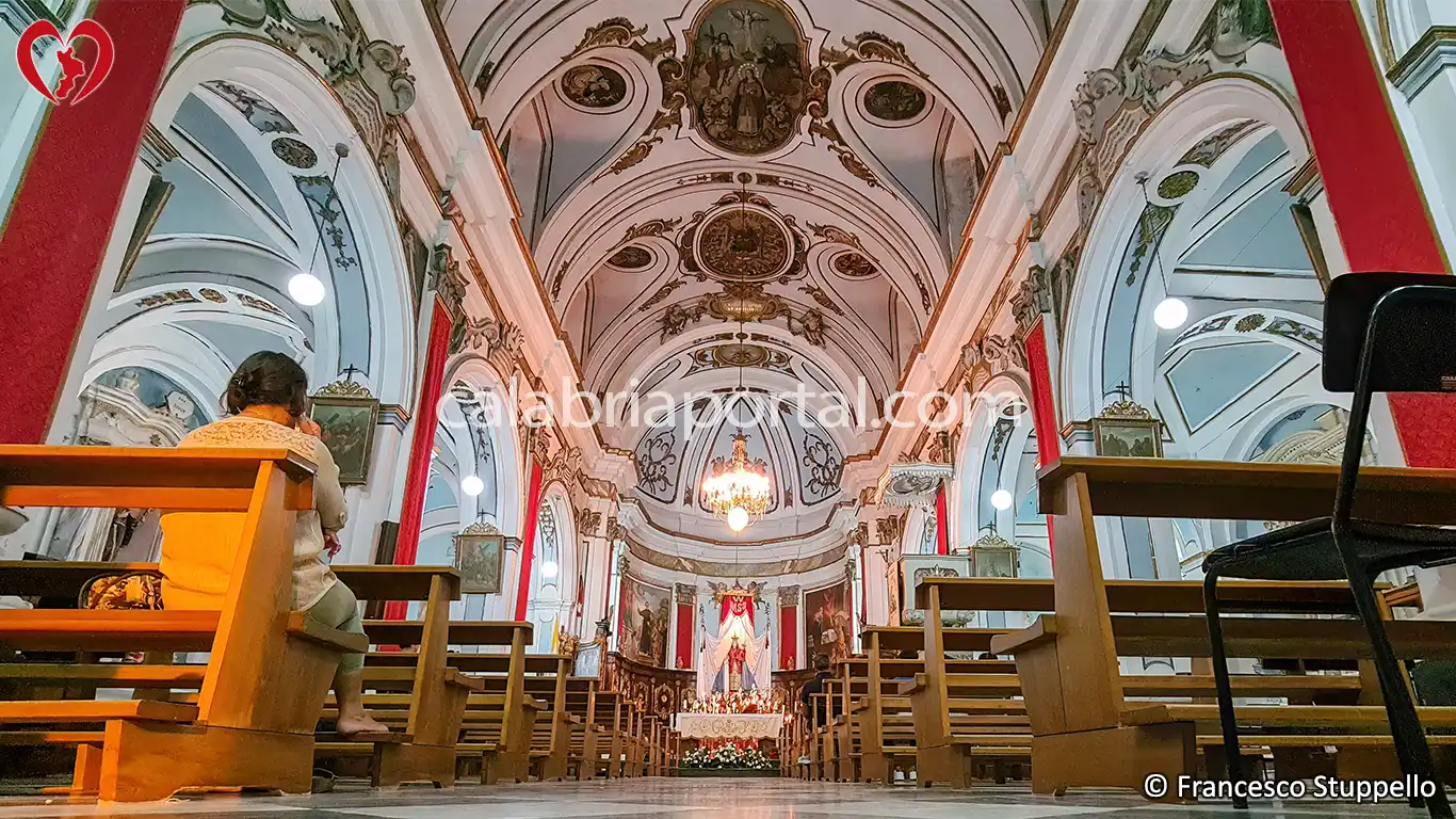 Navata della Chiesa di Santa Maria del Rifugio ad Acquappesa Navata della Chiesa di Santa Maria del Rifugio ad Acquappesa