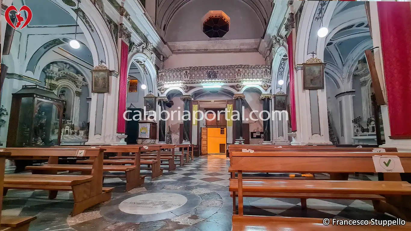 La Navata della Chiesa di Santa Maria del Rifugio La Navata della Chiesa di Santa Maria del Rifugio