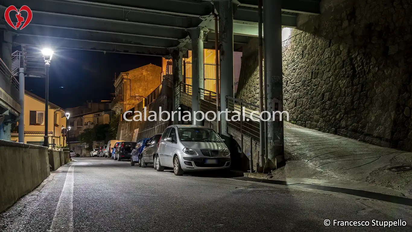 Acquappesa (CS): Scorcio notturno del centro storico