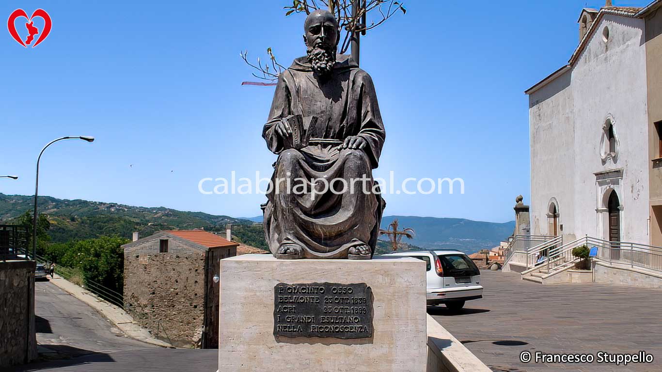 Monumento a Padre Giacinto Osso ad Acri (CS) Monumento a Padre Giacinto Osso ad Acri (CS)