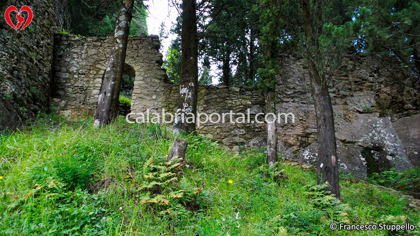 Ruderi del Castello Medievale di Aiello Calabro (CS)