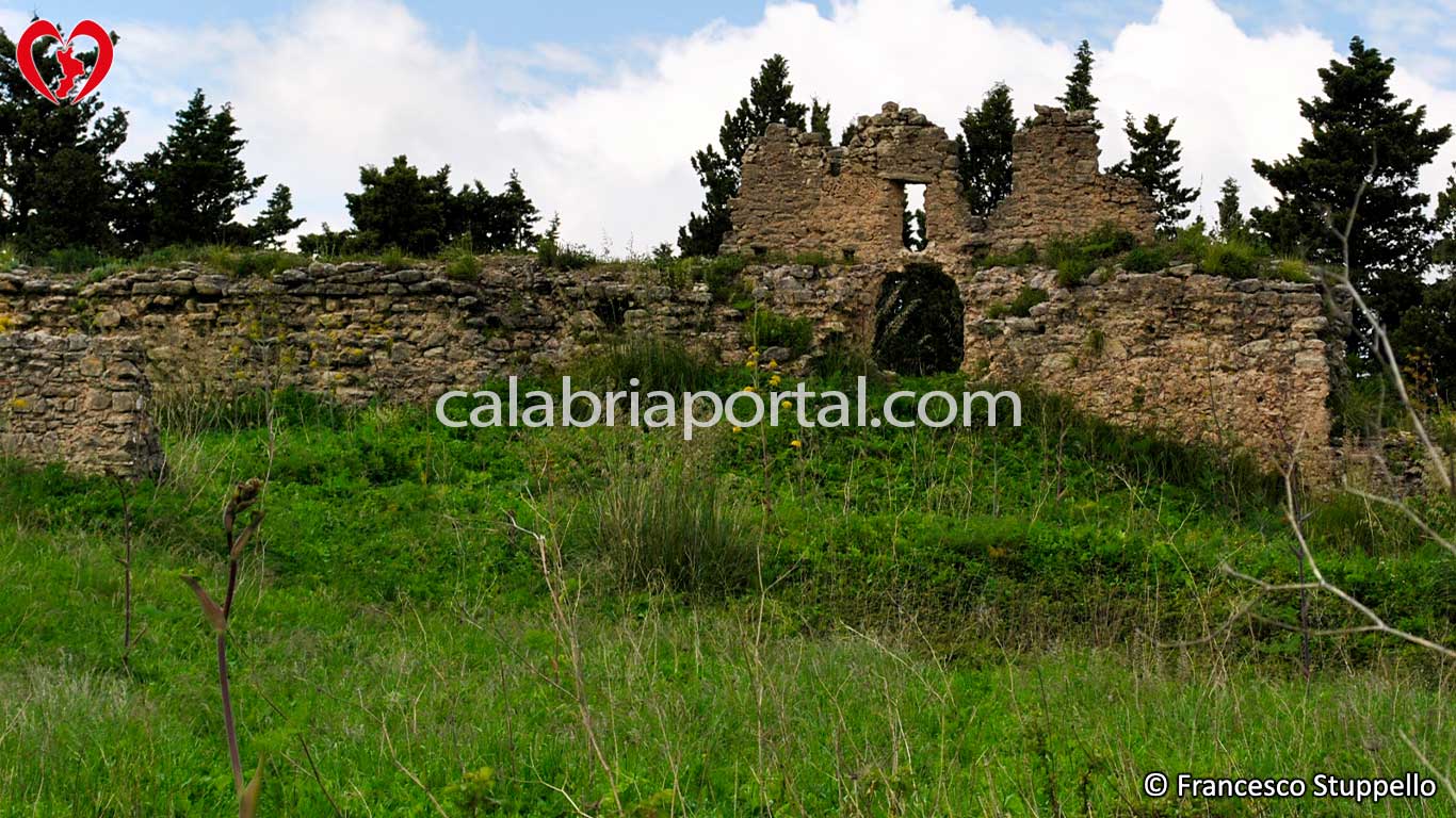 Ruderi del Castello Medievale di Aiello Calabro (CS)