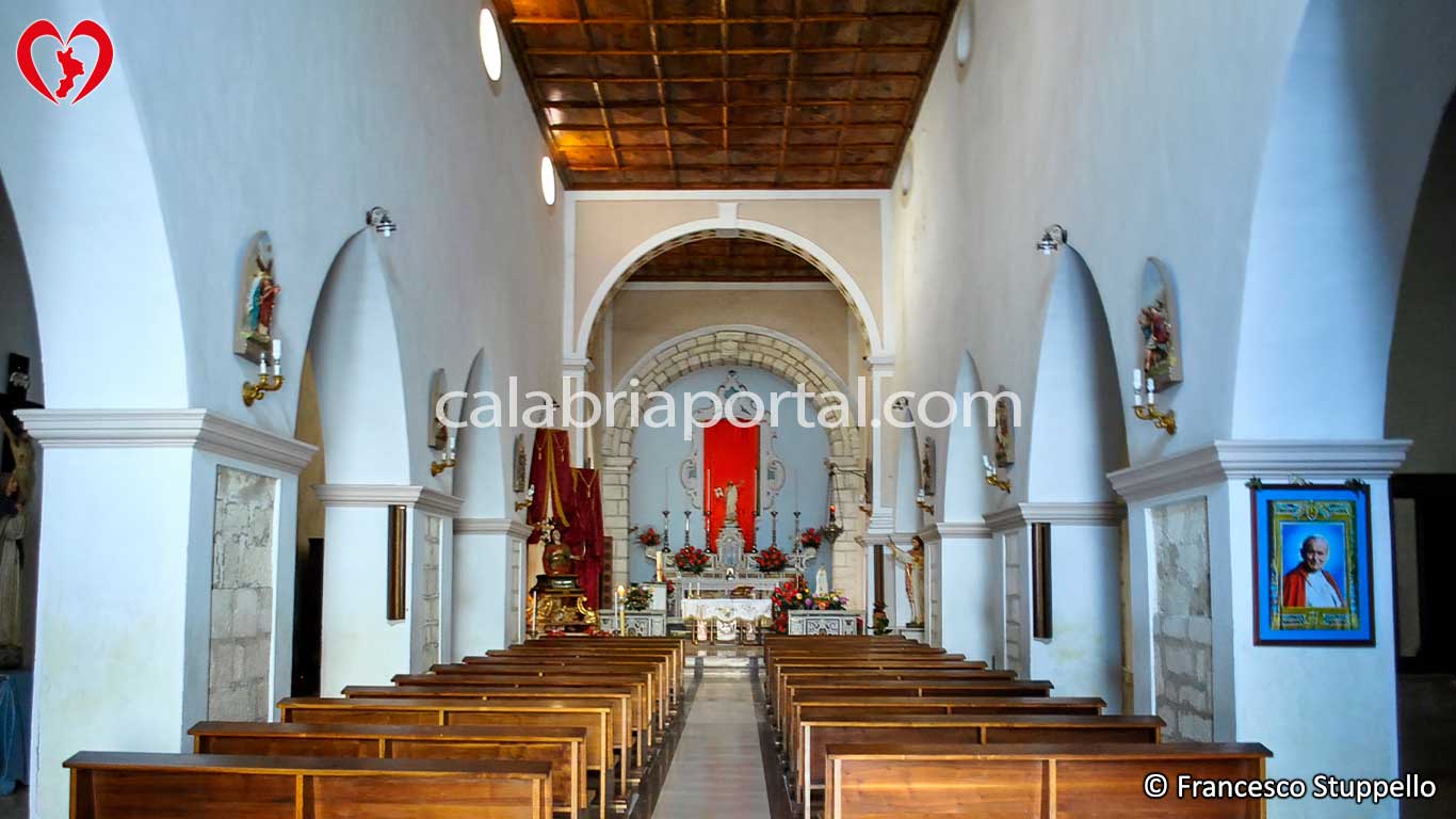Navata della Chiesa di Santa Maria Maggiore ad Aiello Calabro (CS)