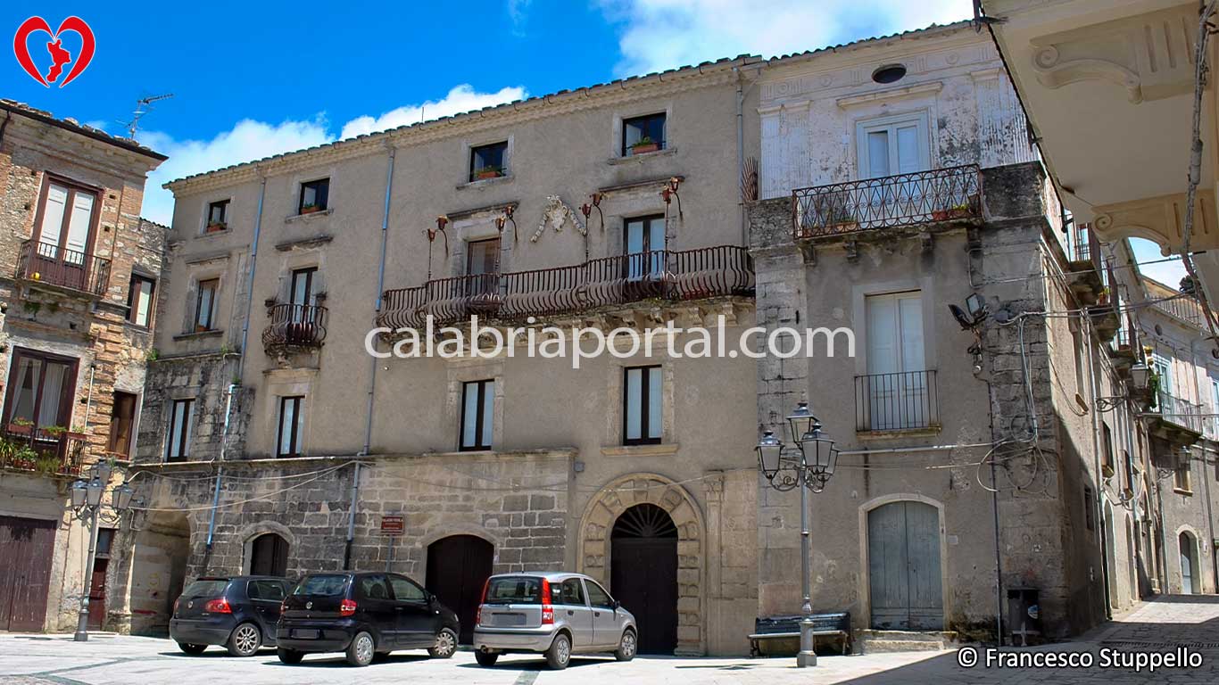 Palazzo Viola ad Aiello Calabro (CS)