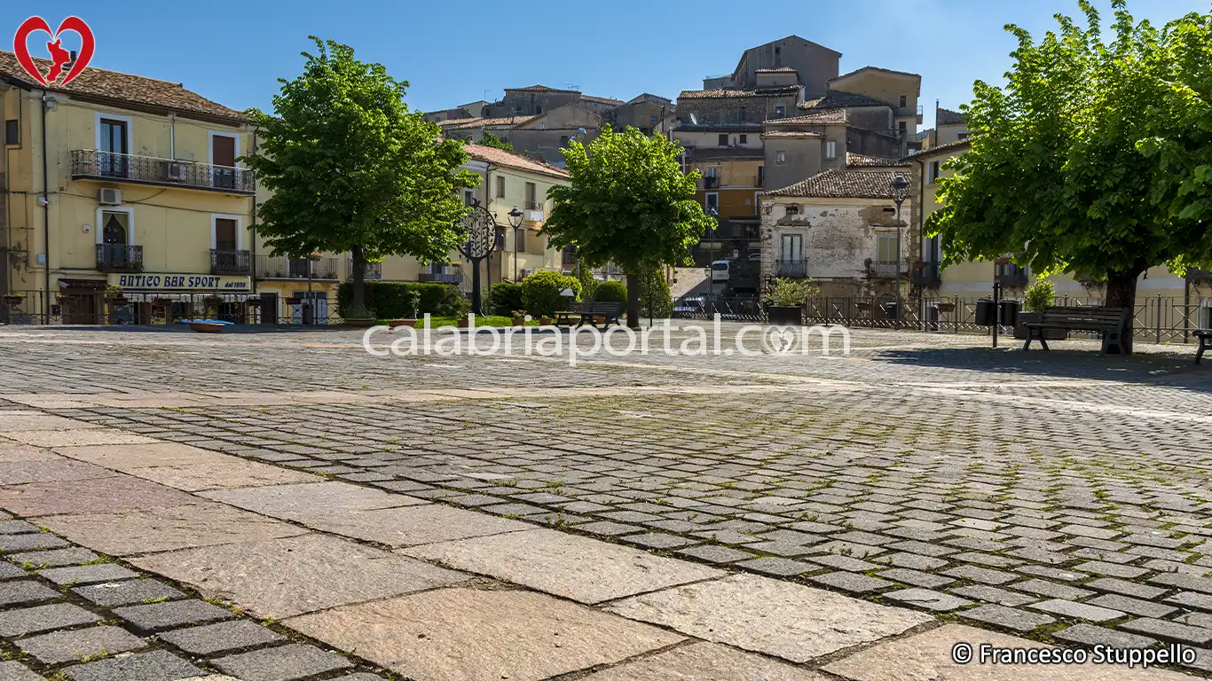 Scorcio di Piazza San Francesco ad Altomonte Scorcio di Piazza San Francesco ad Altomonte