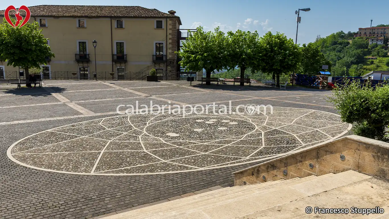 Scorcio di Piazza San Francesco ad Altomonte Scorcio di Piazza San Francesco ad Altomonte