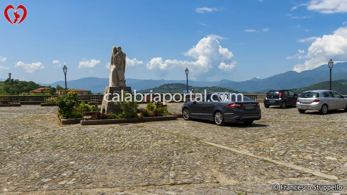 Scorcio di Largo Luigi Pancaro ad Altomonte Scorcio di Largo Luigi Pancaro ad Altomonte
