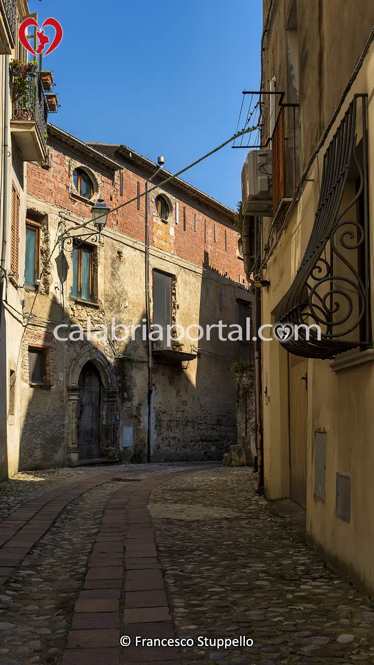 Scorcio del Centro Storico di Altomonte Scorcio del Centro Storico di Altomonte