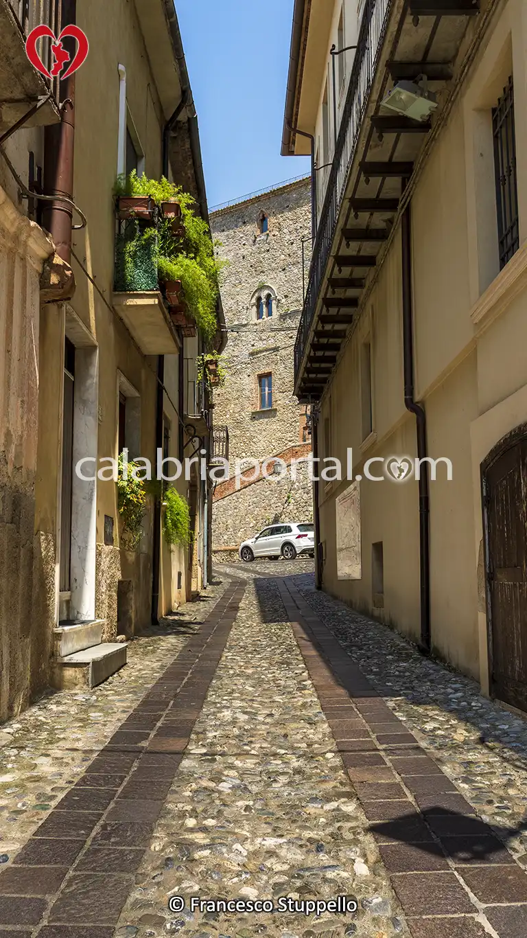 Scorcio di via Paladino ad Altomonte Scorcio di via Paladino ad Altomonte