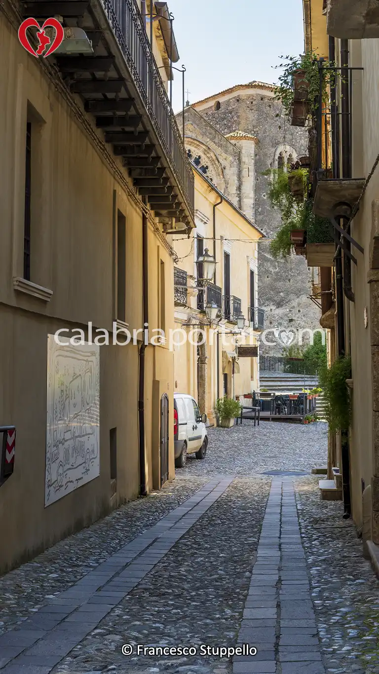 Scorcio di via Paladino ad Altomonte Scorcio di via Paladino ad Altomonte