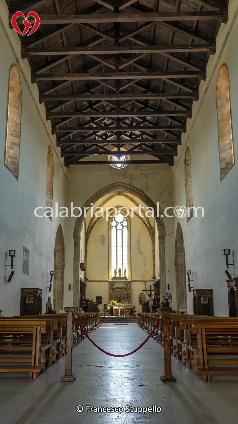 Navata della Chiesa di Santa Maria della Consolazione ad Altomonte (CS) Navata della Chiesa di Santa Maria della Consolazione ad Altomonte (CS)