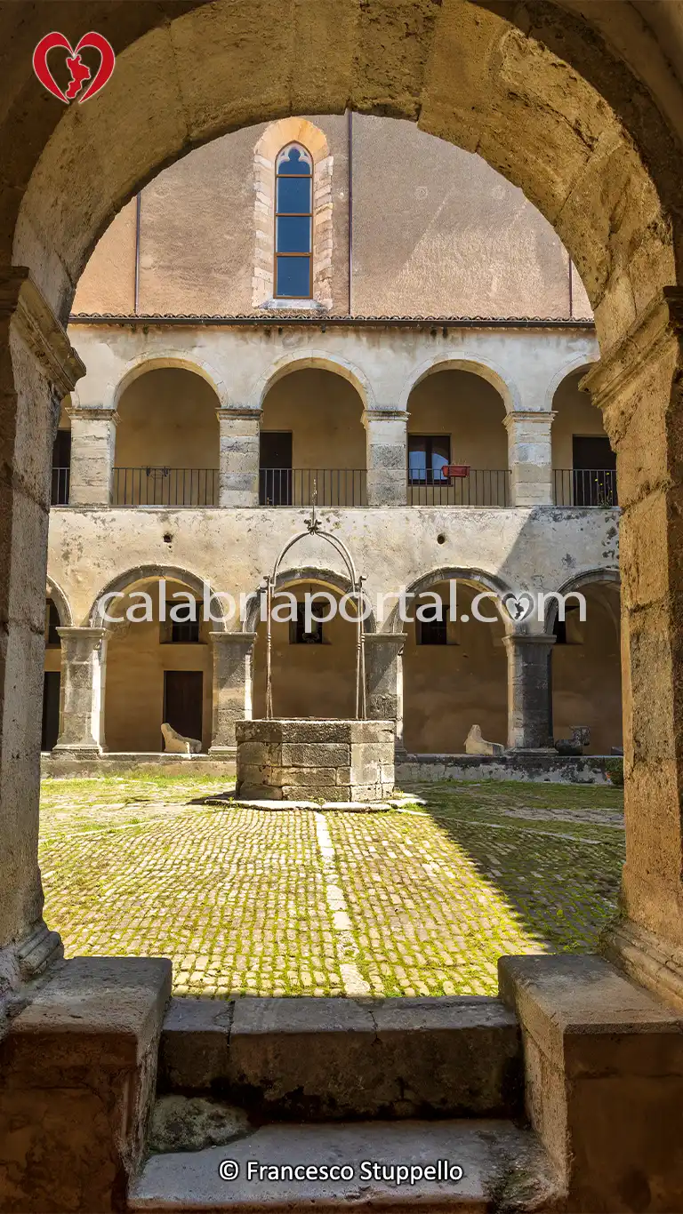 Scorcio del Chiostro del Convento dei Domenicani ad Altomonte (CS)