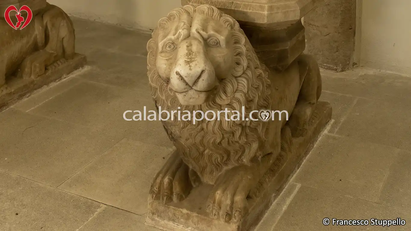 Leone del Mausoleo di Filippo di Sangineto ad Altomonte Leone del Mausoleo di Filippo di Sangineto ad Altomonte