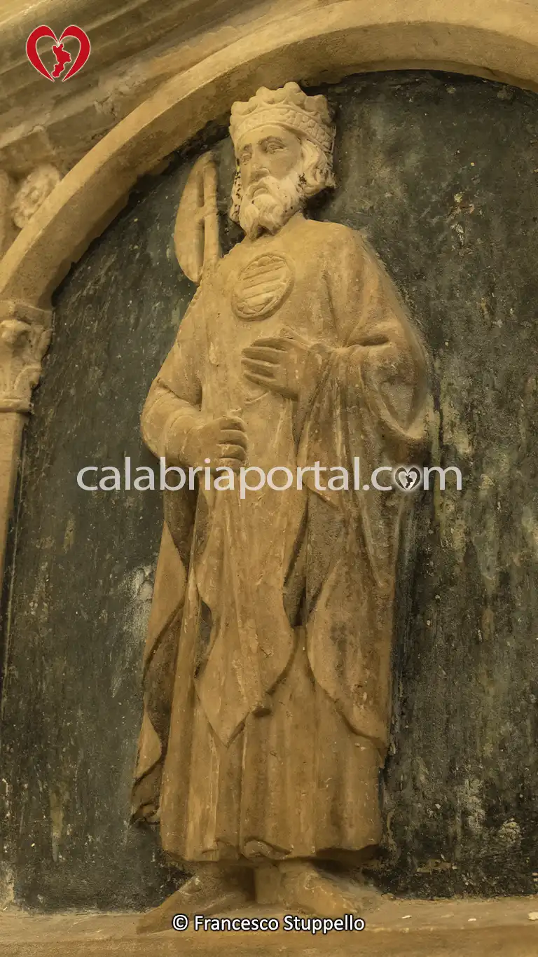 Figura di San Ladislao d'Ungheria sul Basamento del Mausoleo di Filippo di Sangineto ad Altomonte Figura di San Ladislao d'Ungheria sul Basamento del Mausoleo di Filippo di Sangineto ad Altomonte