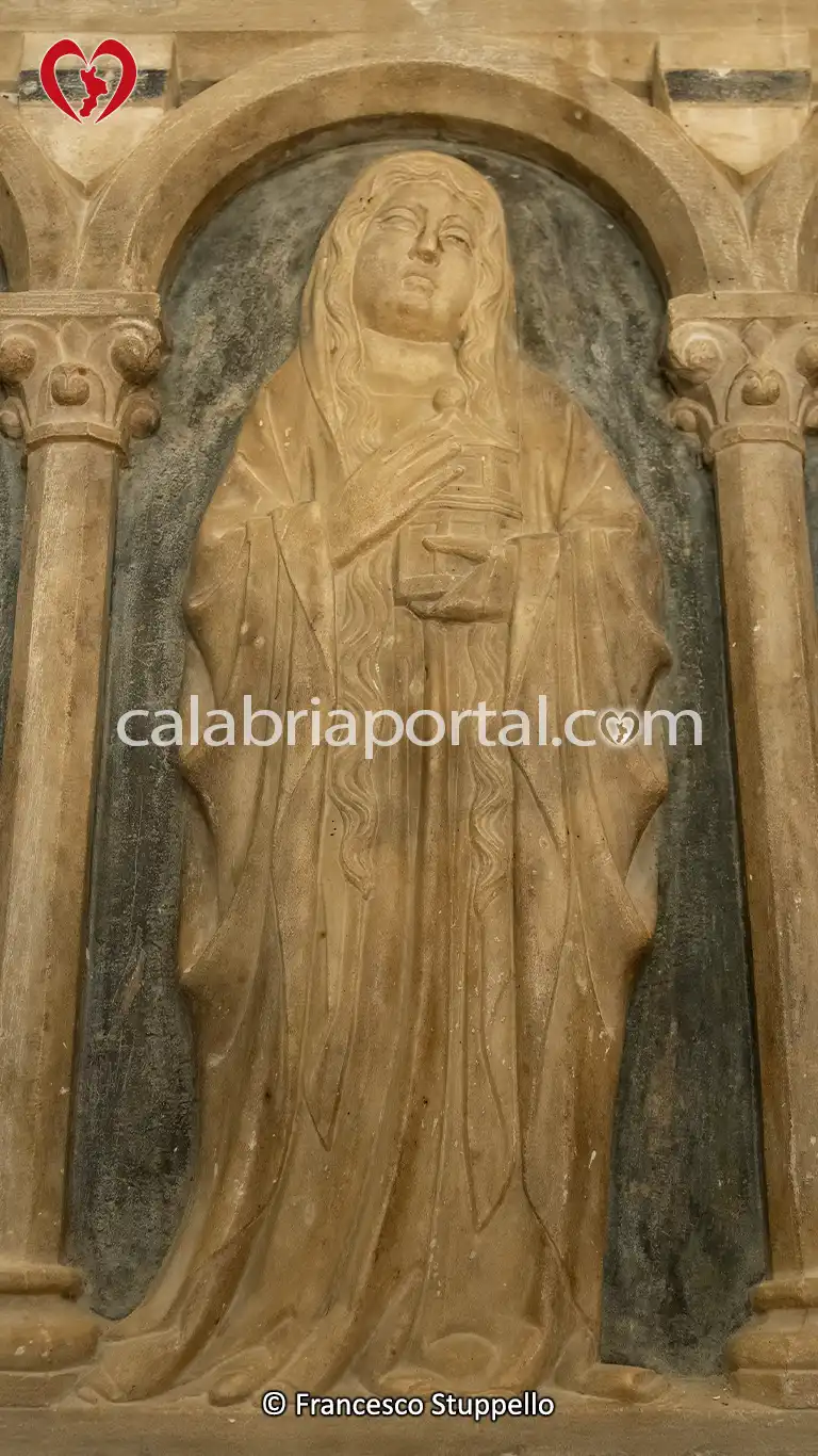 Figura di Santa Maria Maddalena sul Basamento del Mausoleo di Filippo di Sangineto ad Altomonte Figura di Santa Maria Maddalena sul Basamento del Mausoleo di Filippo di Sangineto ad Altomonte