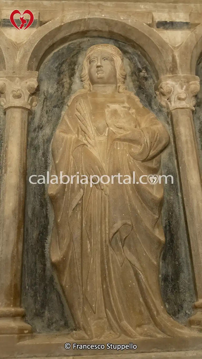 Figura di Santa Caterina sul Basamento del Mausoleo di Filippo di Sangineto ad Altomonte Figura di Santa Caterina sul Basamento del Mausoleo di Filippo di Sangineto ad Altomonte