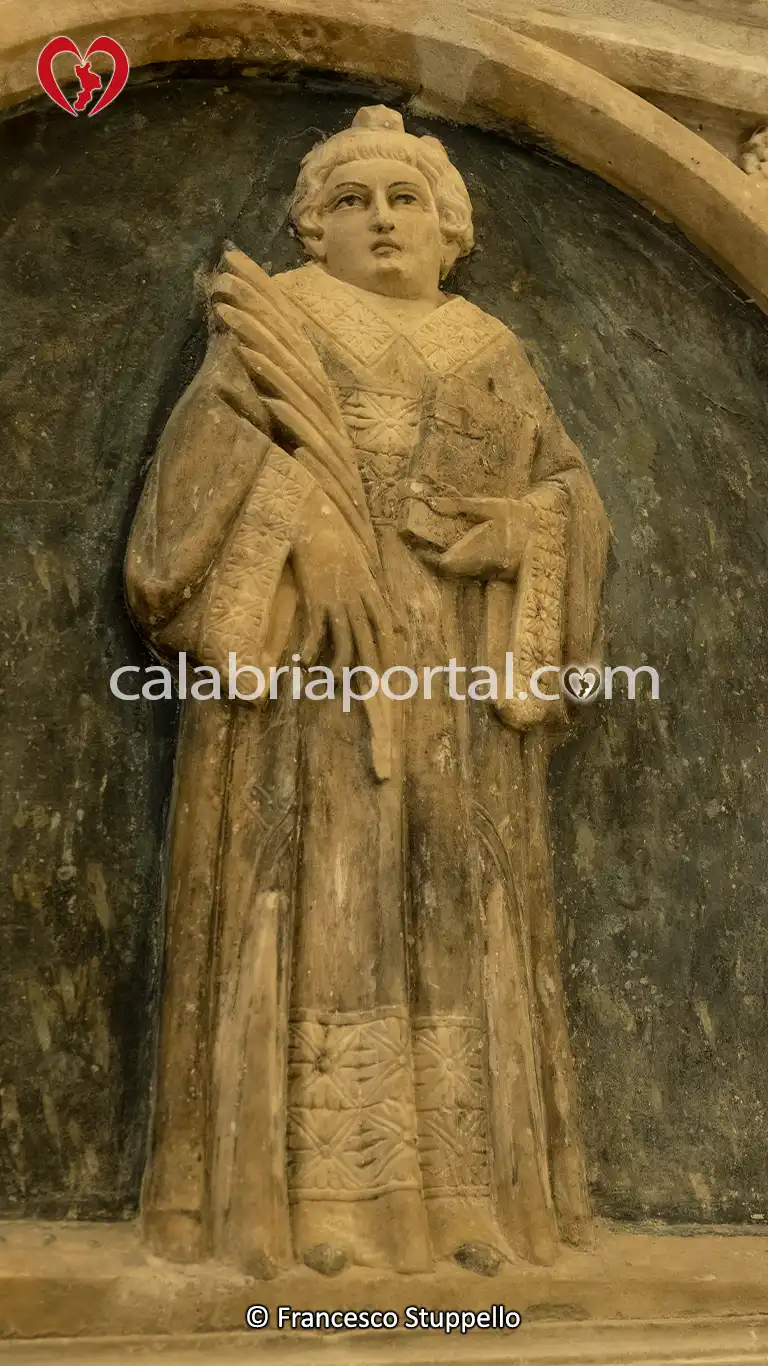 Figura di Santo Stefano sul Basamento del Mausoleo di Filippo di Sangineto ad Altomonte Figura di Santo Stefano sul Basamento del Mausoleo di Filippo di Sangineto ad Altomonte
